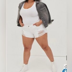 TORRID Feel The Fit Jeans Shorts Women Distressed White Sz16 Vacation Beach